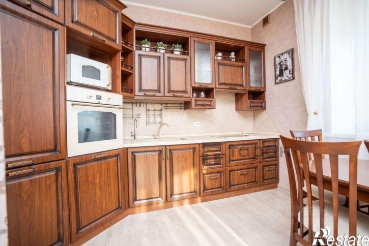 2-комн квартира пр-кт Победы, 215,  д. 215