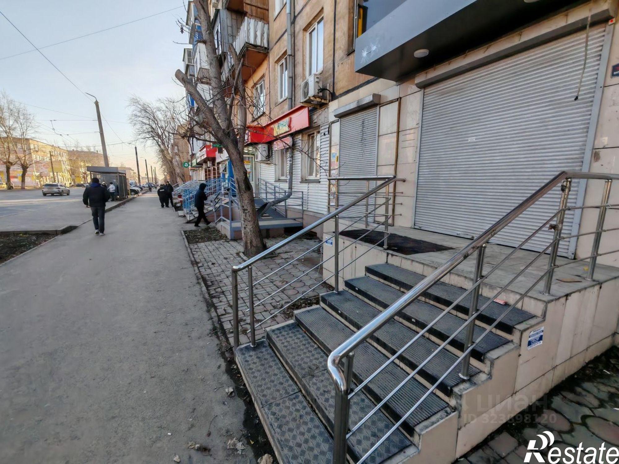 Сдать торговое помещение за 78 001 рублей на ул Сталеваров, 26