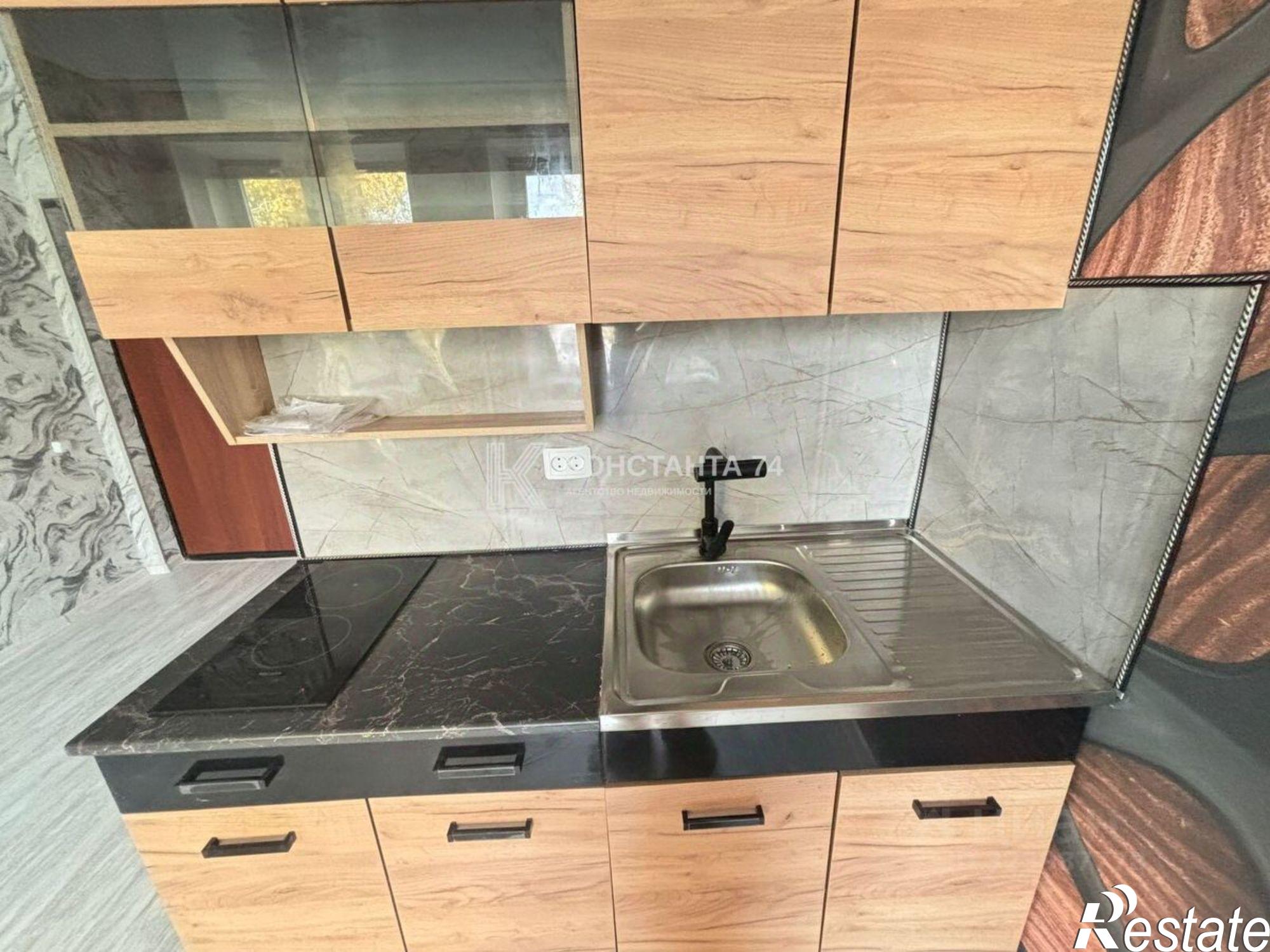 Купить комнату за 1 800 000 рублей на улица 40-летия Октября, 18