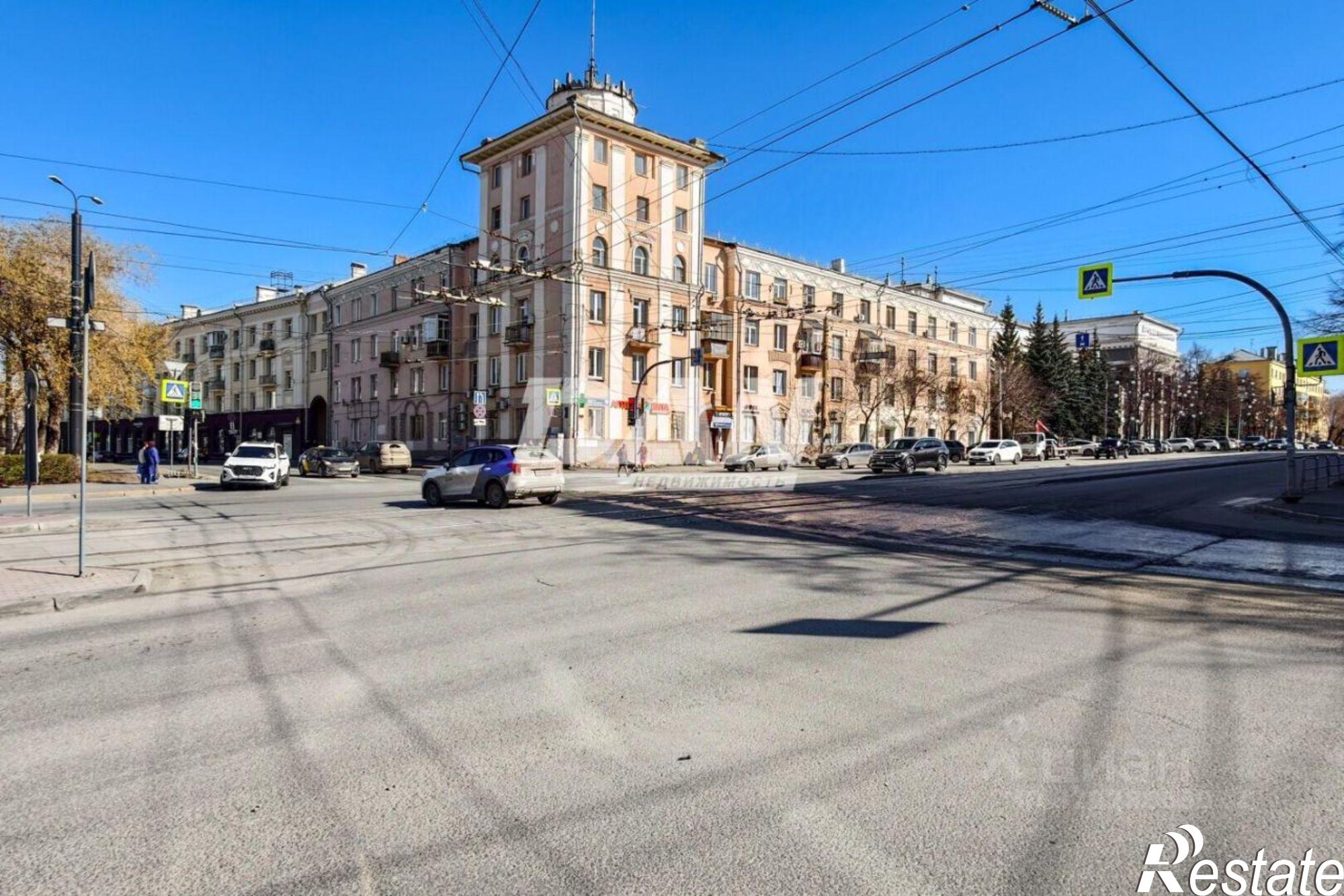 Купить торговое помещение за 69 700 100 рублей на ул Цвиллинга, 39