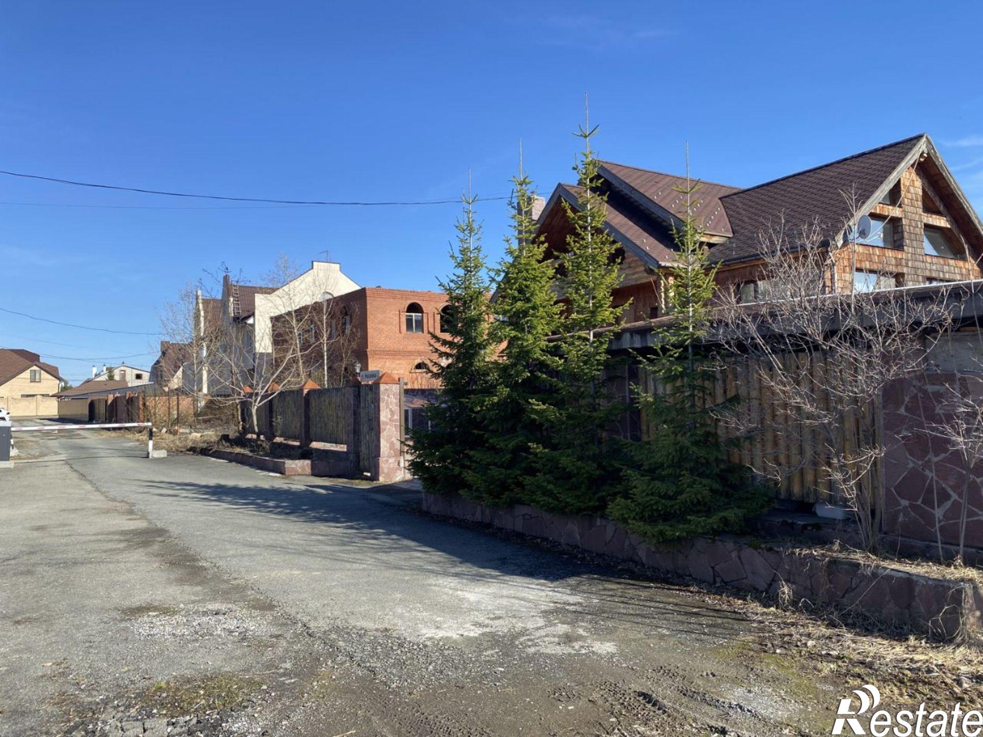 Купить дачу, дом, коттедж за 20 000 000 рублей на ул Карповая, 24