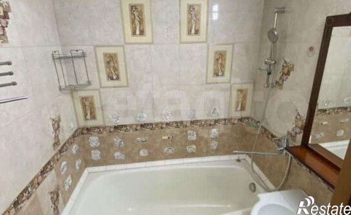 4-комн квартира улица Суркова, 14,  д. 14