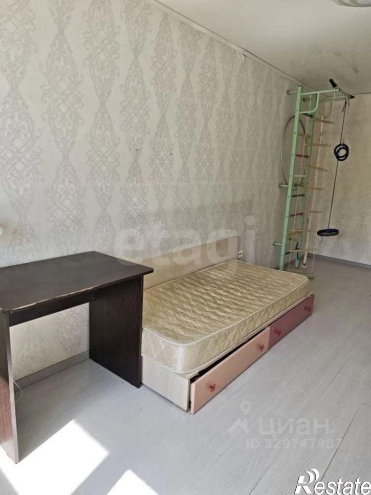 3-комн квартира улица Постышева, 6,  д. 6
