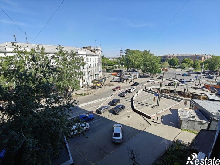 4-комн квартира улица Сталеваров, 66,  д. 66