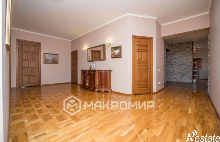 5-комн квартира улица Энгельса, 49А,  д. 49А