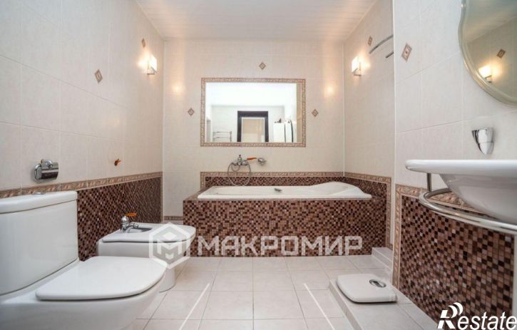 5-комн квартира улица Энгельса, 49А,  д. 49А