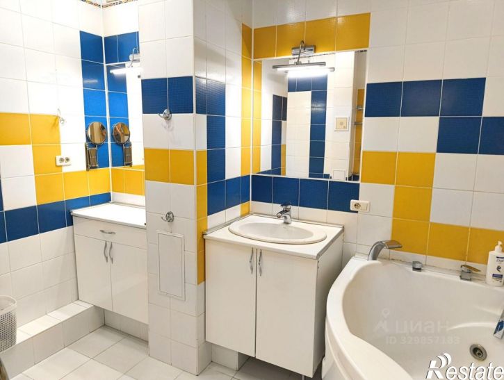 3-комн квартира ул Братьев Кашириных, 122,  д. 122