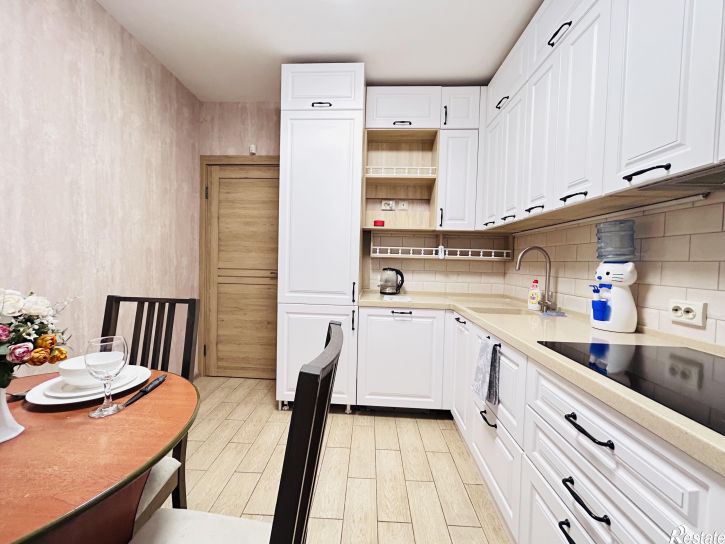 2-комн квартира Академика Сахарова , 10