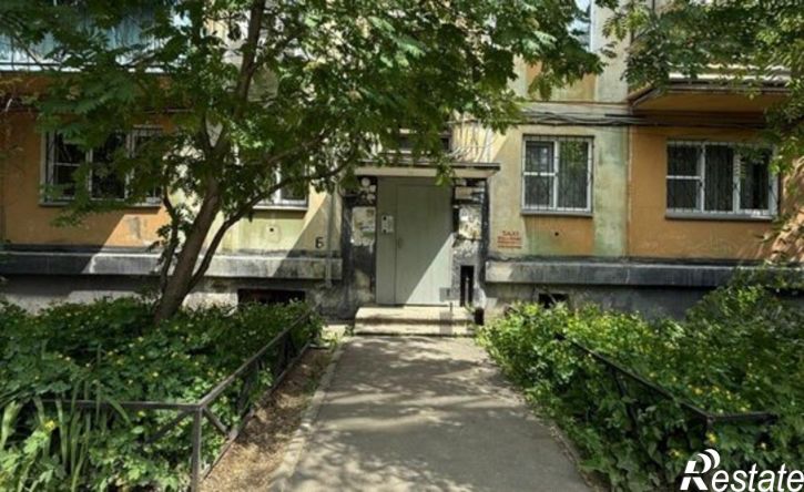 2-комн квартира улица Комаровского, 12,  д. 12