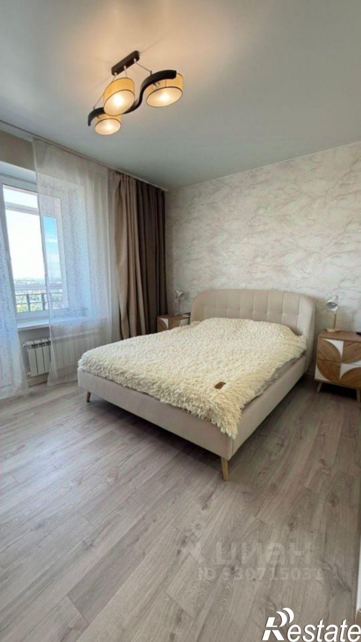 3-комн квартира пр-кт Победы, 215,  д. 215