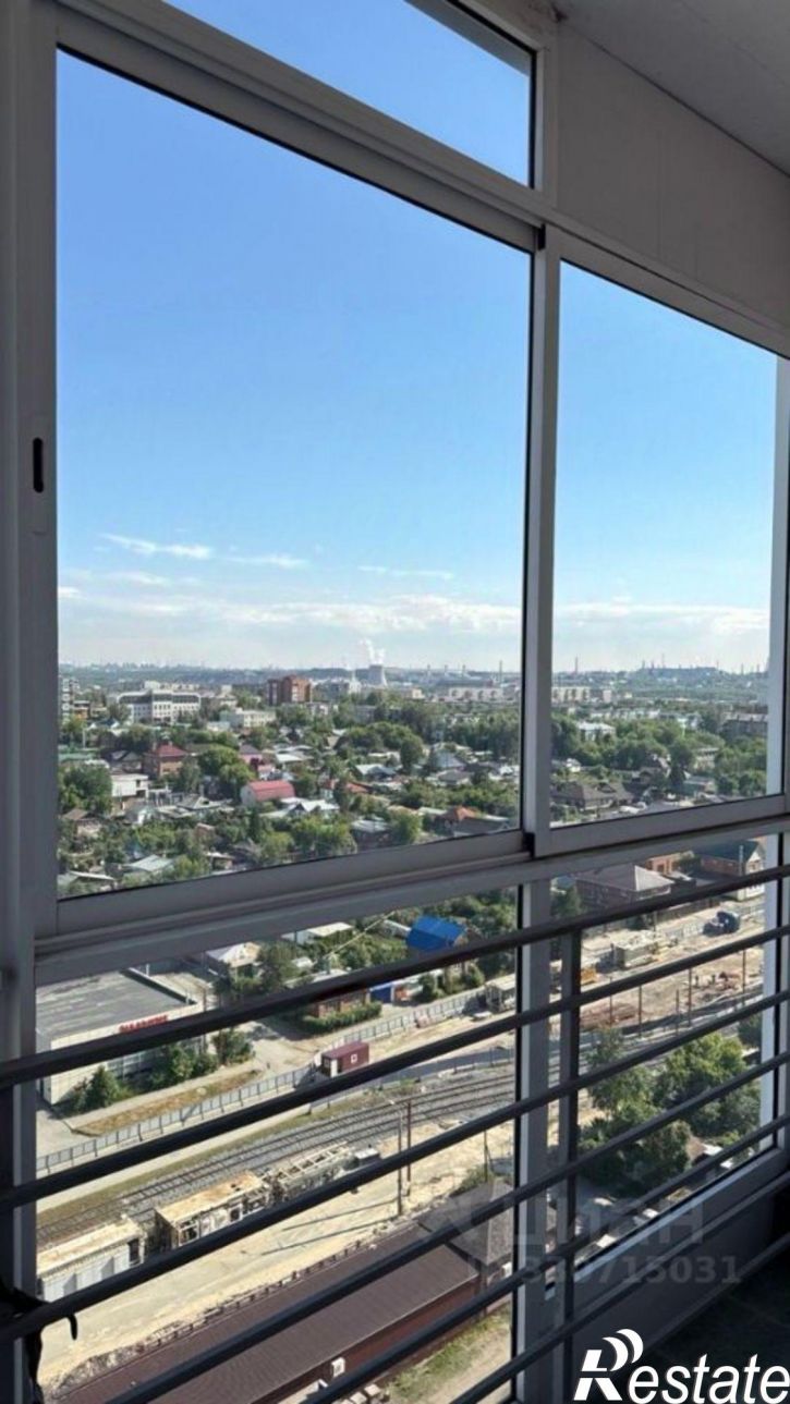 3-комн квартира пр-кт Победы, 215,  д. 215