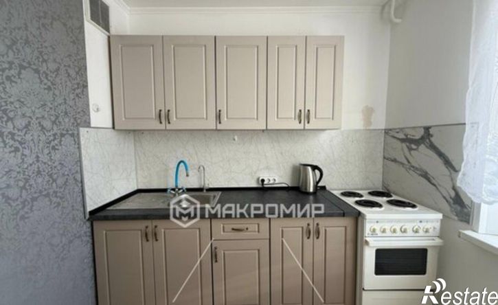 2-комн квартира улица Комарова, 133Б,  д. 133Б