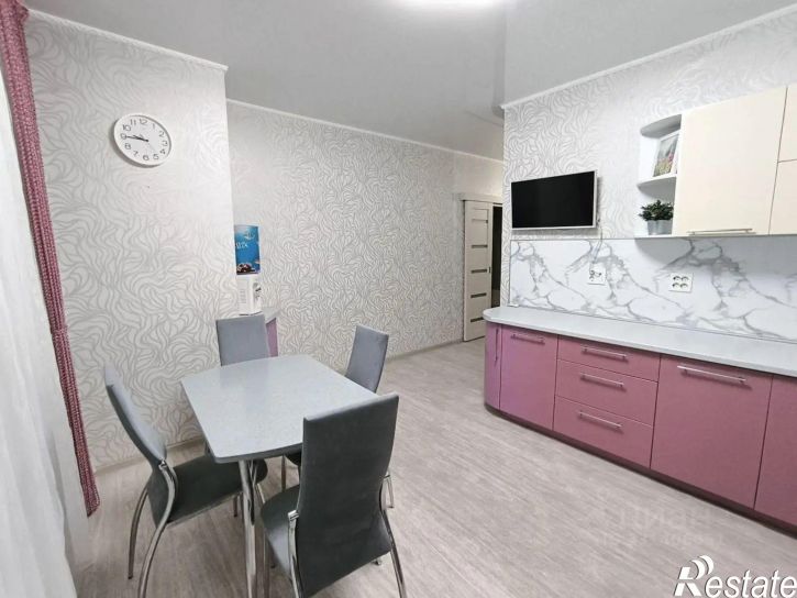3-комн квартира улица Братьев Кашириных, 8,  д. 8