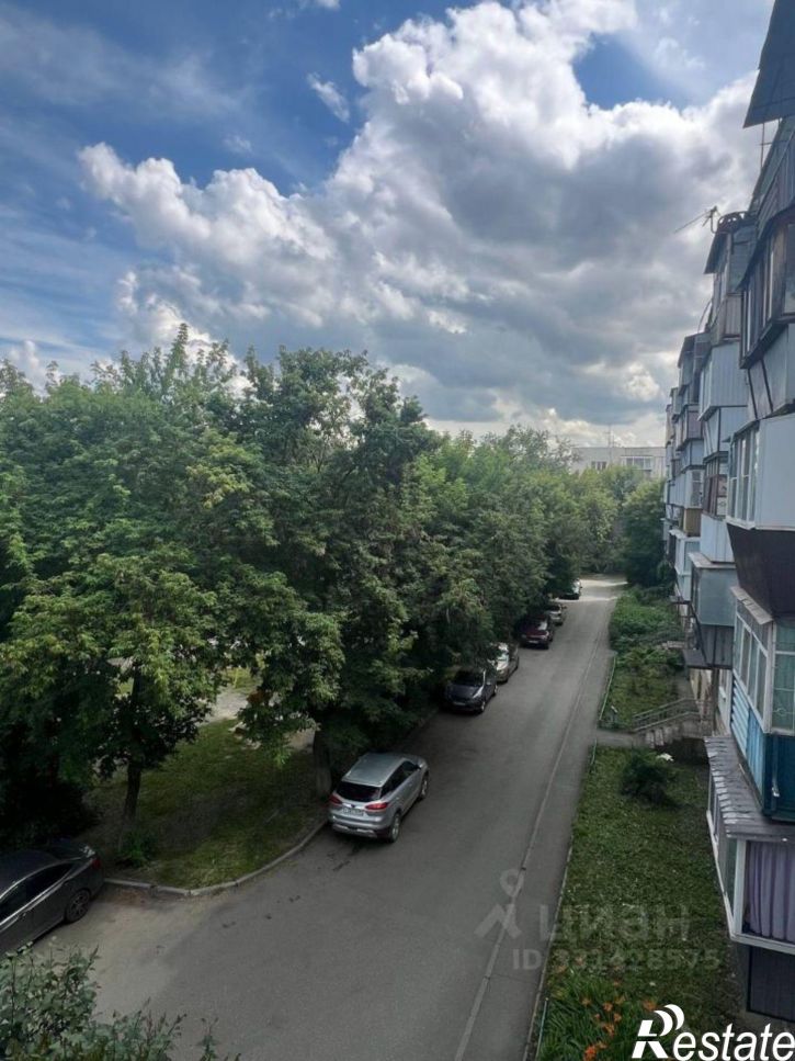 2-комн квартира Каслинская улица, 27,  д. 27