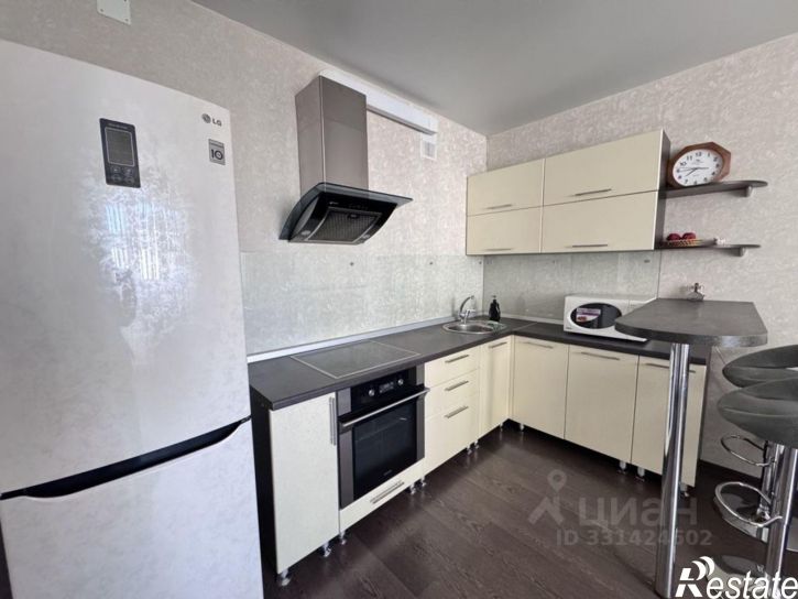 3-комн квартира ул Лазурная, 2,  д. 2
