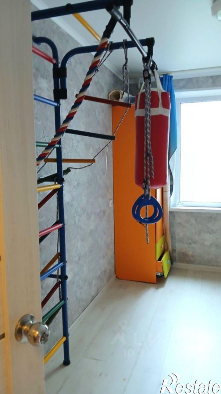 4-комн квартира улица Захаренко, 5,  д. 5