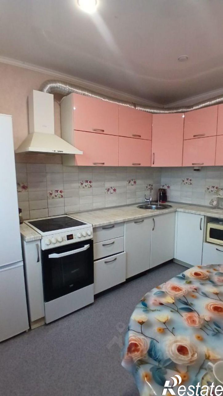 4-комн квартира улица Захаренко, 5,  д. 5