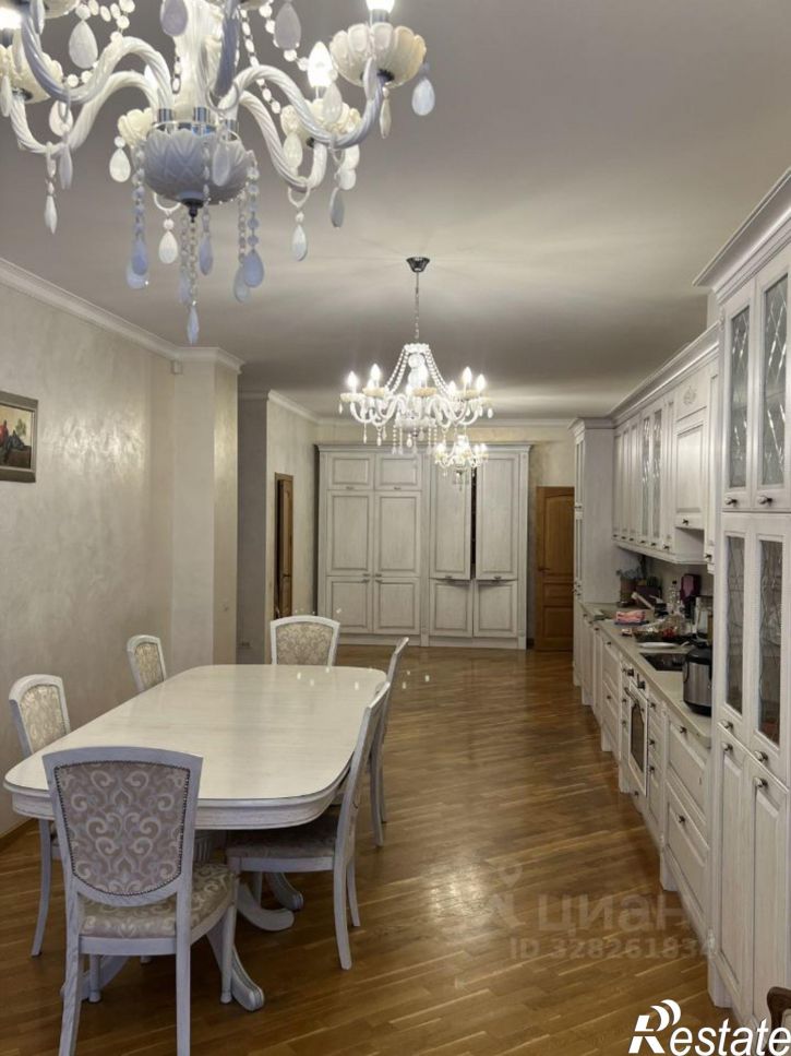 6-комн квартира ул Братьев Кашириных, 124,  д. 124