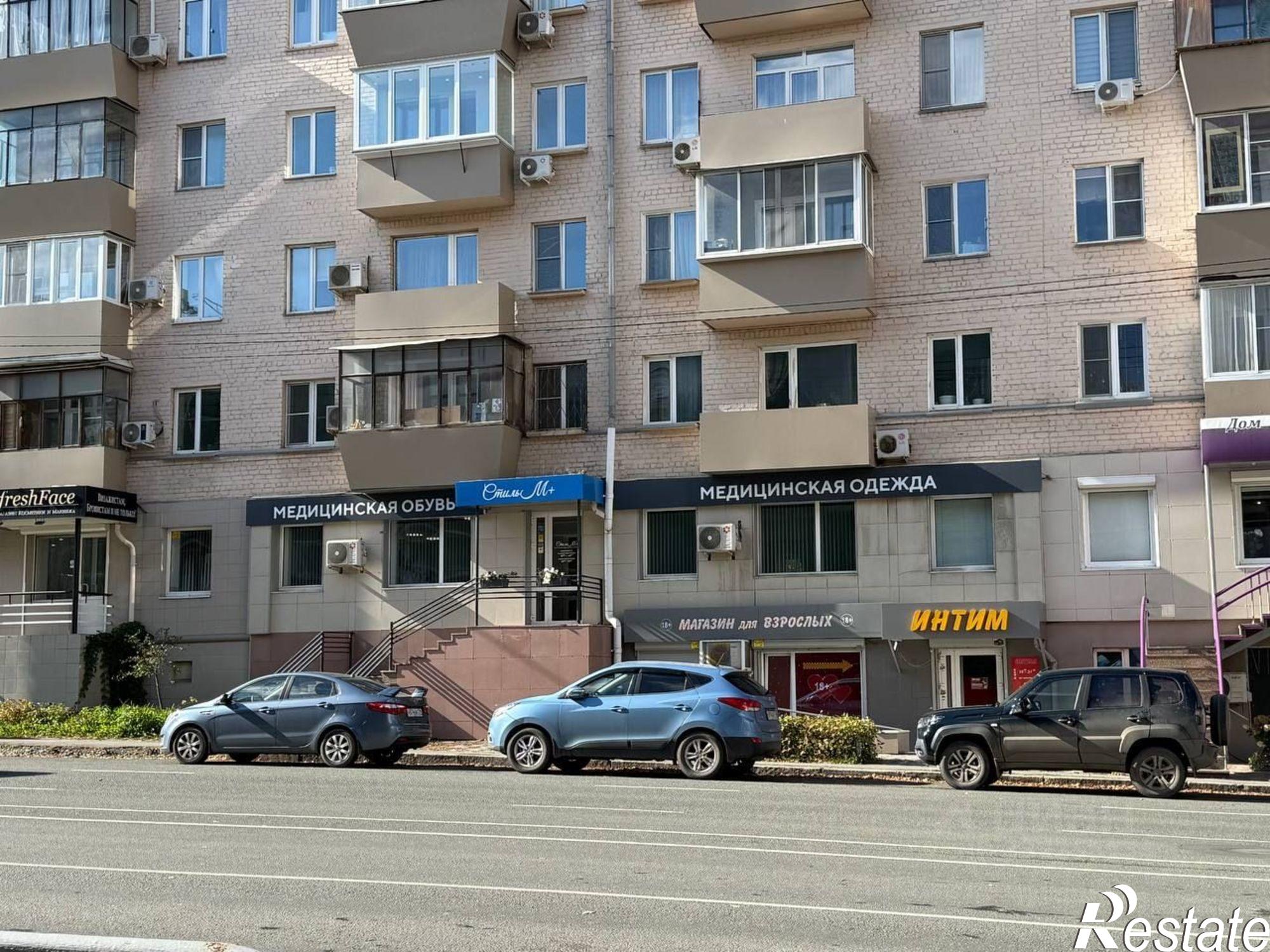 Купить торговое помещение за 34 000 100 рублей на ул Красная, 40