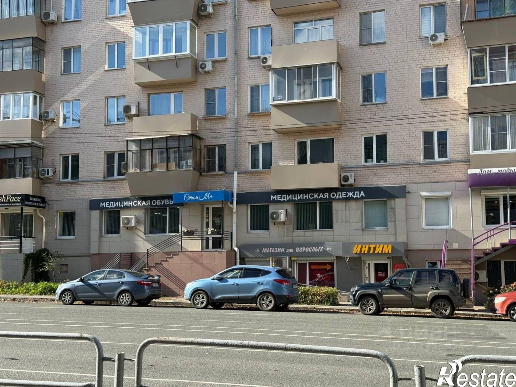 Купить торговое помещение за 34 000 100 рублей на ул Красная, 40