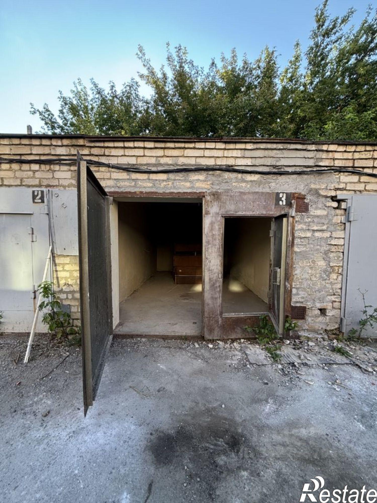 Купить гараж, место в паркинге за 530 010 рублей на ул Коммунаров, 2