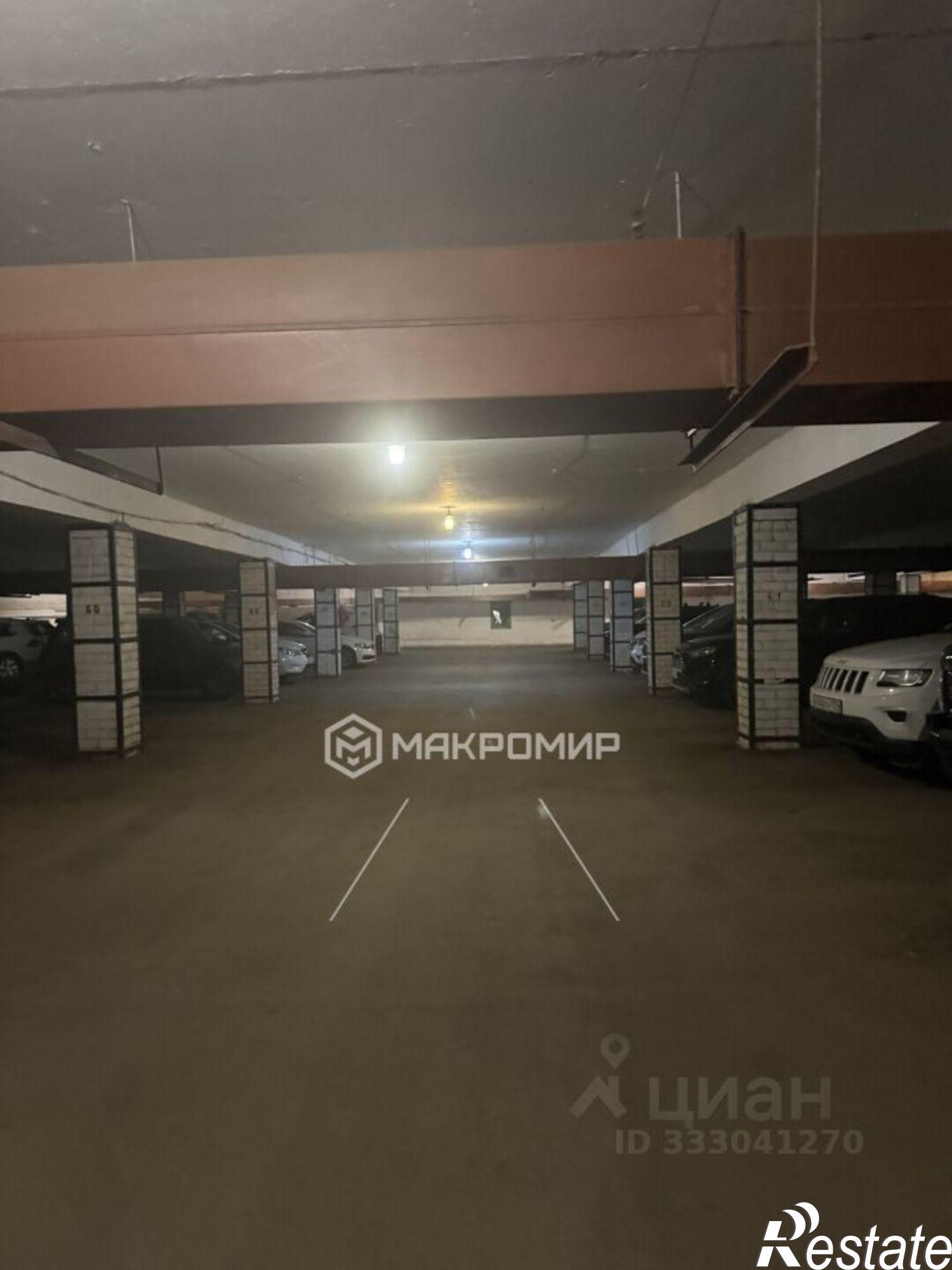 Купить гараж, место в паркинге за 1 500 000 рублей на пл Революции, 1Б