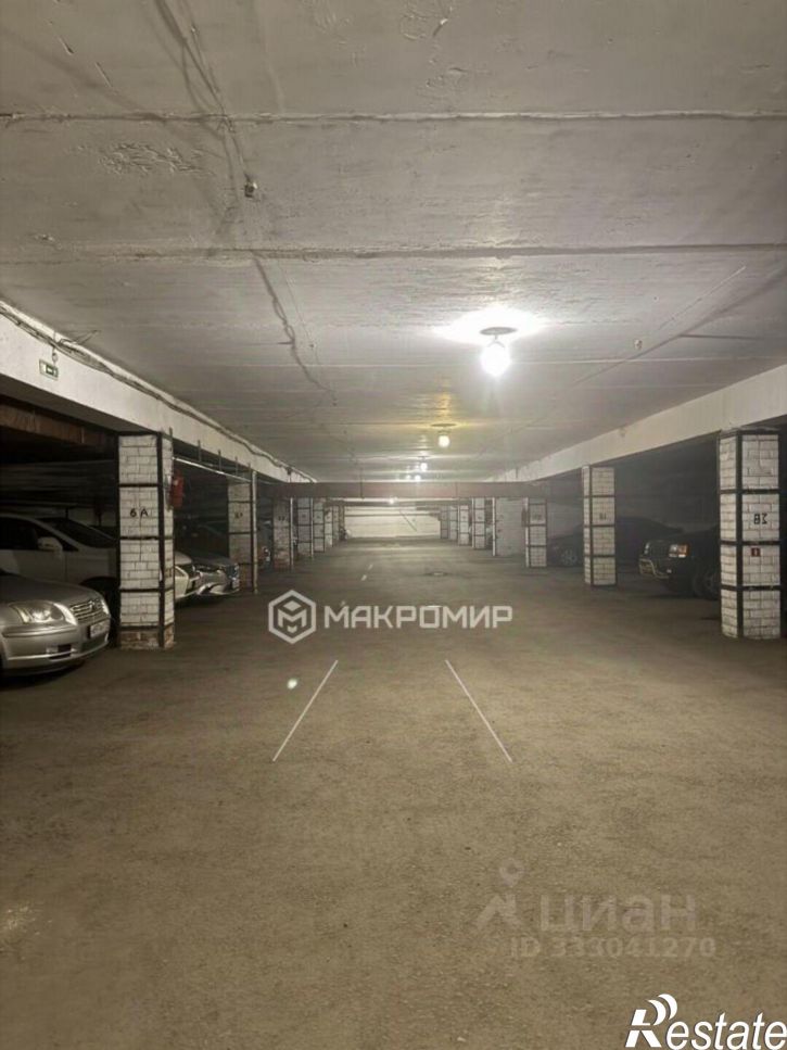 Гараж/парковка пл Революции, 1Б,  д. 1Б