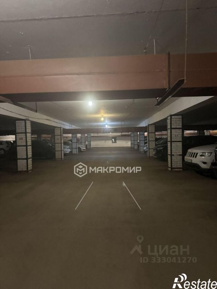 Гараж/парковка пл Революции, 1Б,  д. 1Б