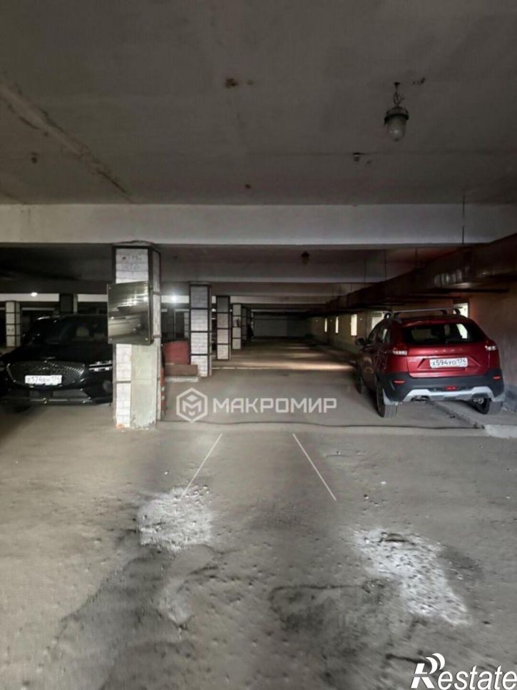 Гараж/парковка пл Революции, 1Б,  д. 1Б