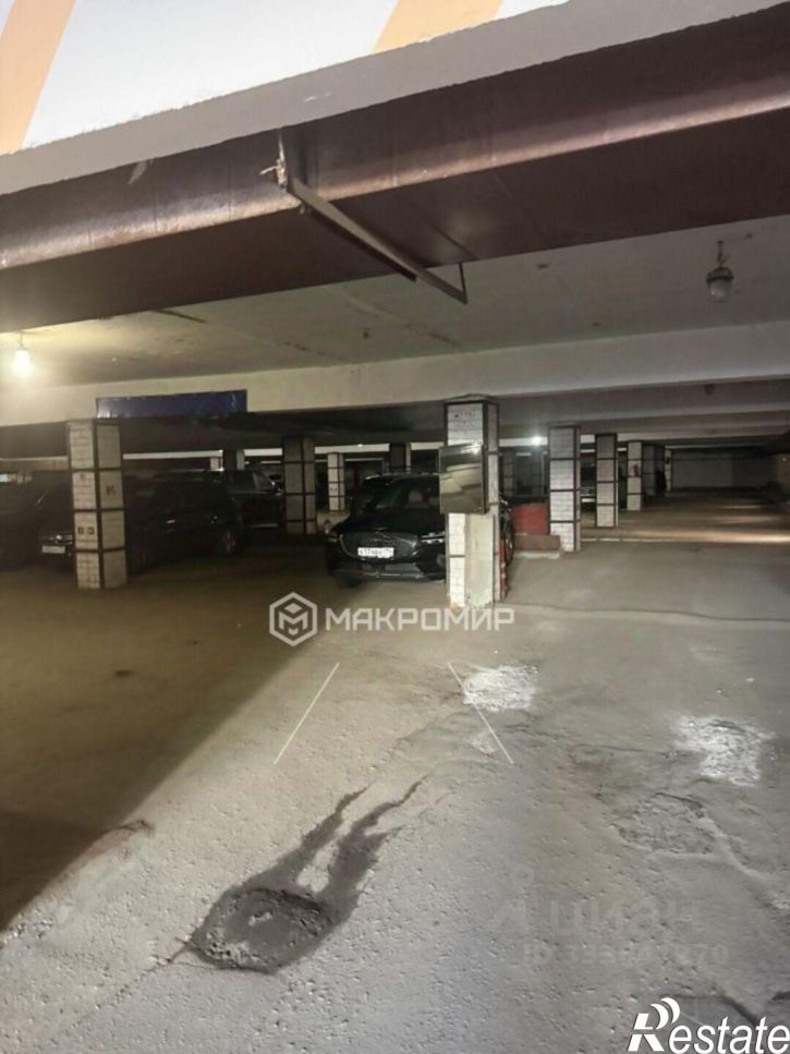Гараж/парковка пл Революции, 1Б,  д. 1Б