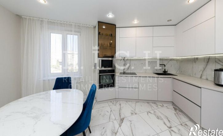 4-комн квартира пр-кт Победы, 238,  д. 238
