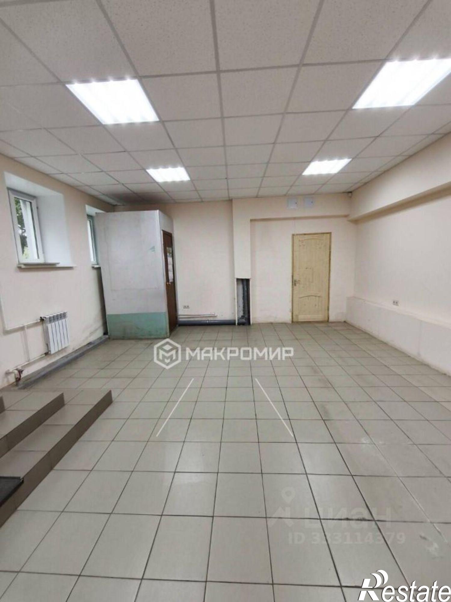 Купить торговое помещение за 10 178 200 рублей на ул Коммунаров, 2