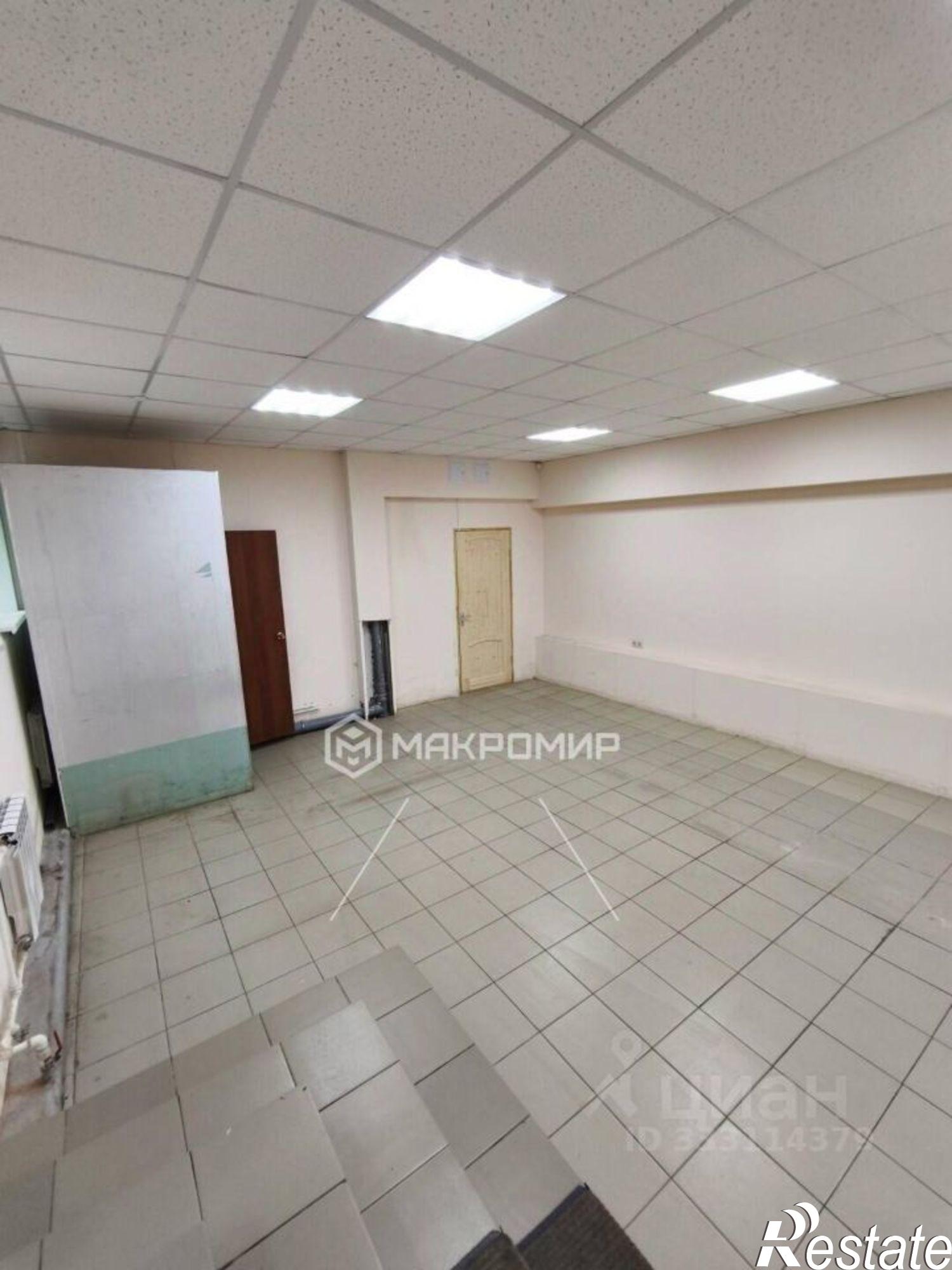 Купить торговое помещение за 10 178 200 рублей на ул Коммунаров, 2