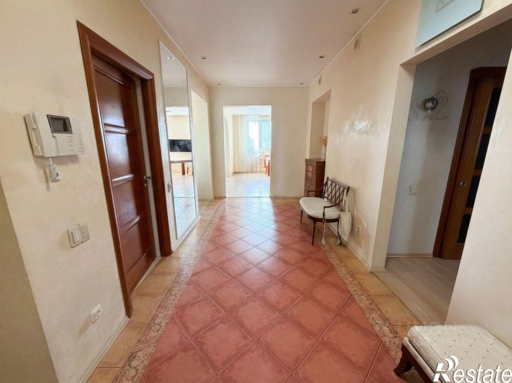 3-комн квартира ул Елькина, 76А,  д. 76А