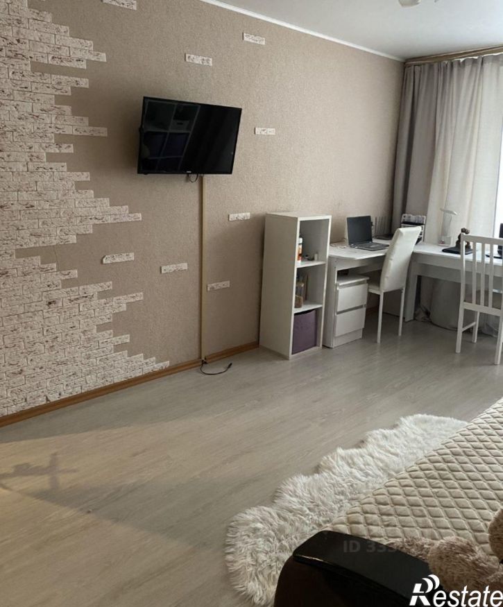3-комн квартира ул Бурденюка, 8,  д. 8