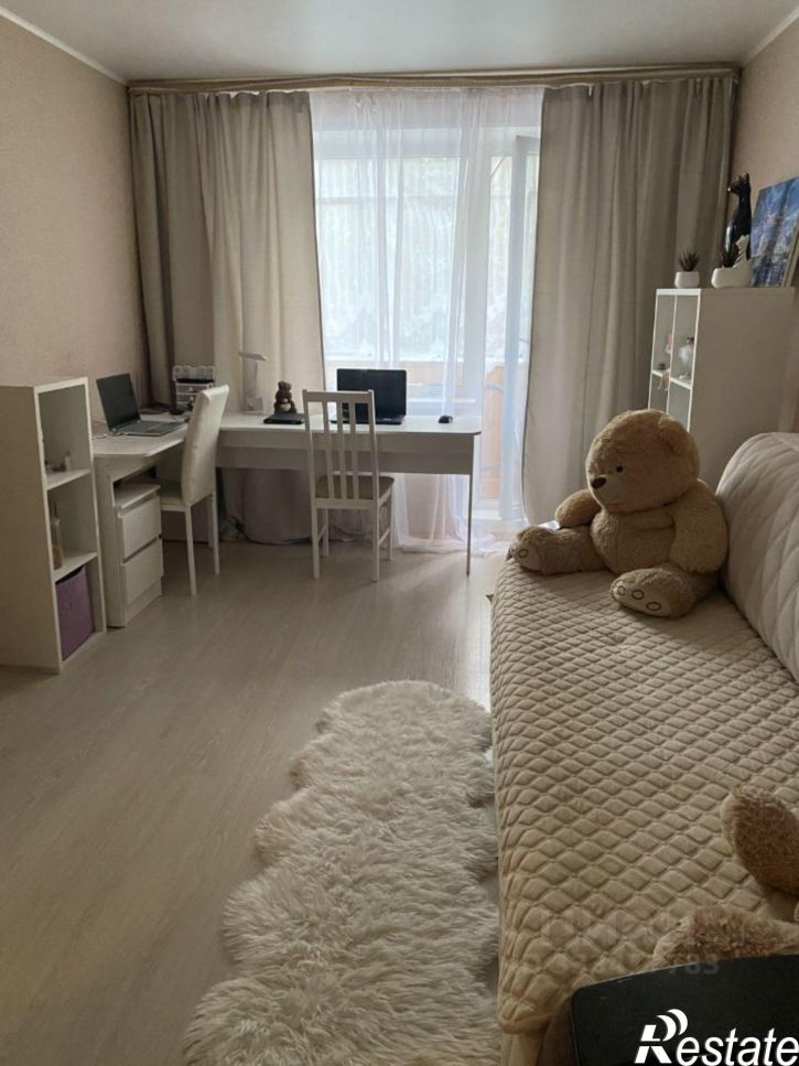 3-комн квартира ул Бурденюка, 8,  д. 8