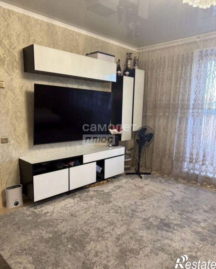 3-комн квартира улица Архитектора Александрова, 8,  д. 8