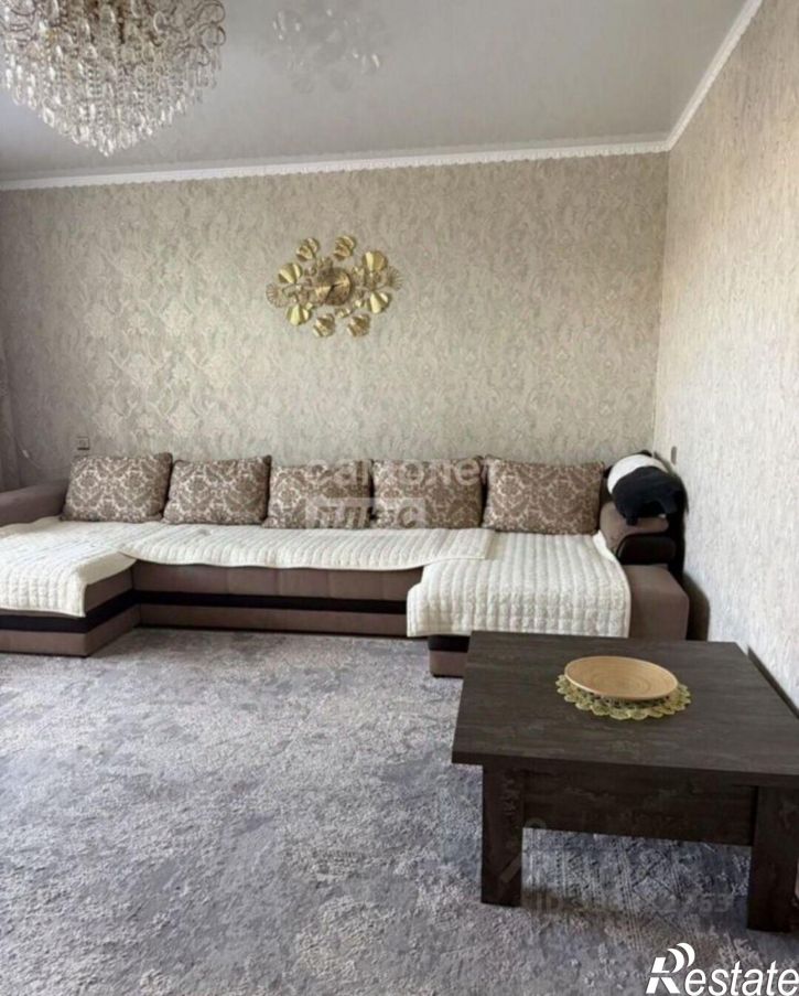3-комн квартира улица Архитектора Александрова, 8,  д. 8