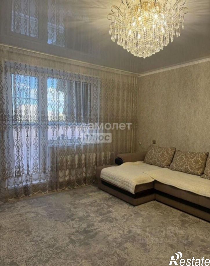 3-комн квартира улица Архитектора Александрова, 8,  д. 8