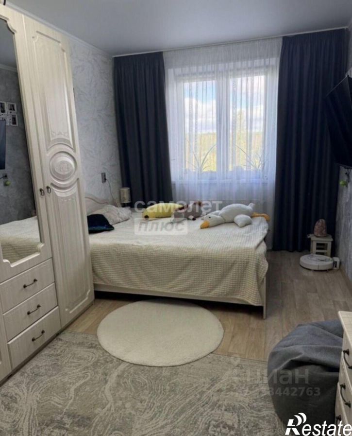 3-комн квартира улица Архитектора Александрова, 8,  д. 8