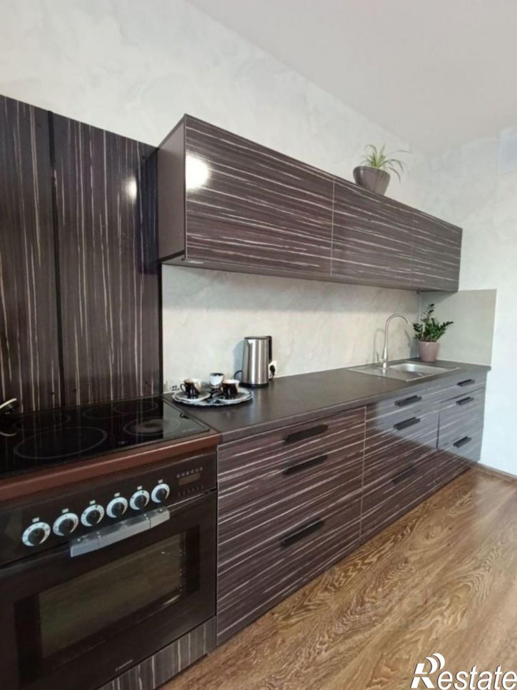 2-комн квартира улица Братьев Кашириных, 111,  д. 111