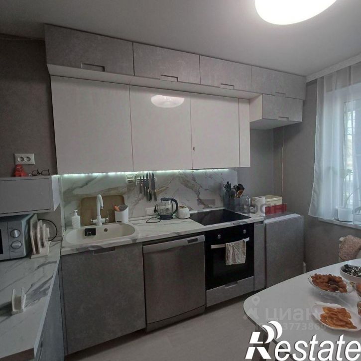 4-комн квартира улица Братьев Кашириных, 105,  д. 105