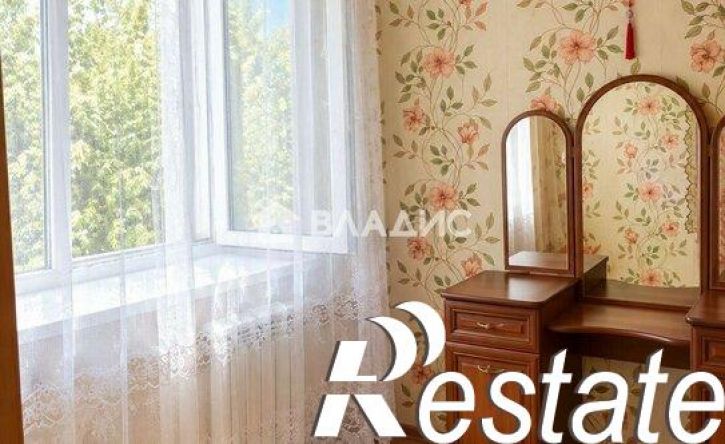 3-комн квартира улица Бажова, 24,  д. 24