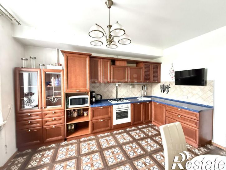 4-комн квартира улица Сталеваров, 37,  д. 37