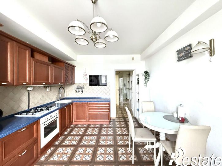4-комн квартира улица Сталеваров, 37,  д. 37