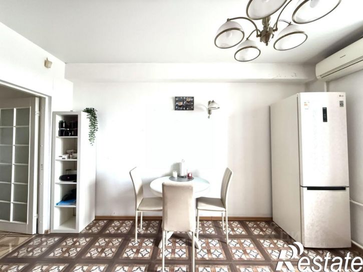 4-комн квартира улица Сталеваров, 37,  д. 37