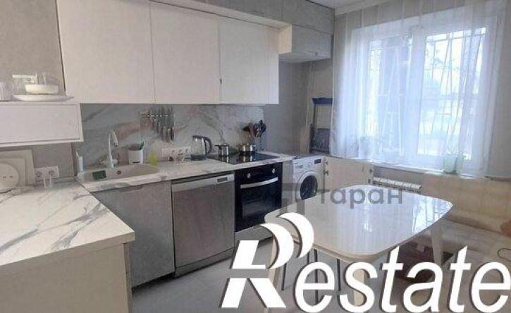 4-комн квартира улица Братьев Кашириных, 105,  д. 105