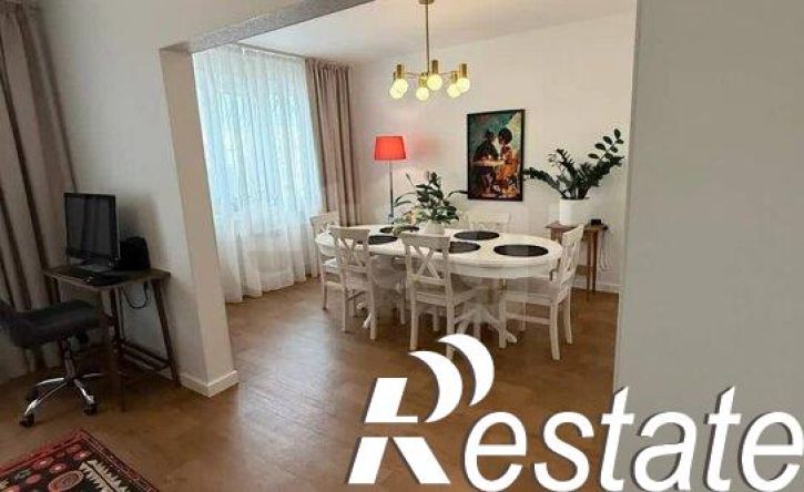 4-комн квартира улица Косарева, 52Б,  д. 52Б